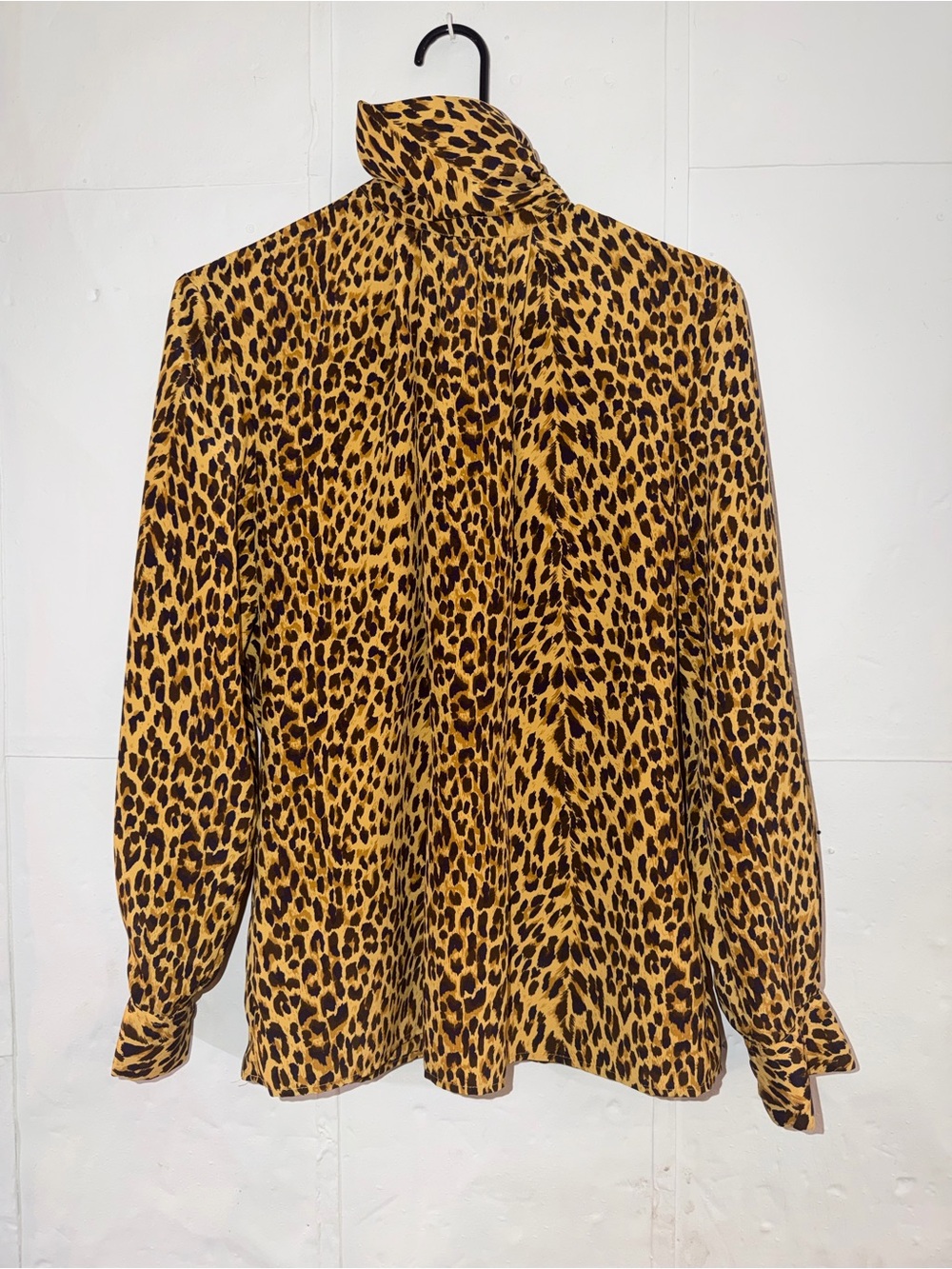 JH Collectibles Leopard Print High-Neck Blouse in Yellow and Black mob wife - Picture 2 of 7